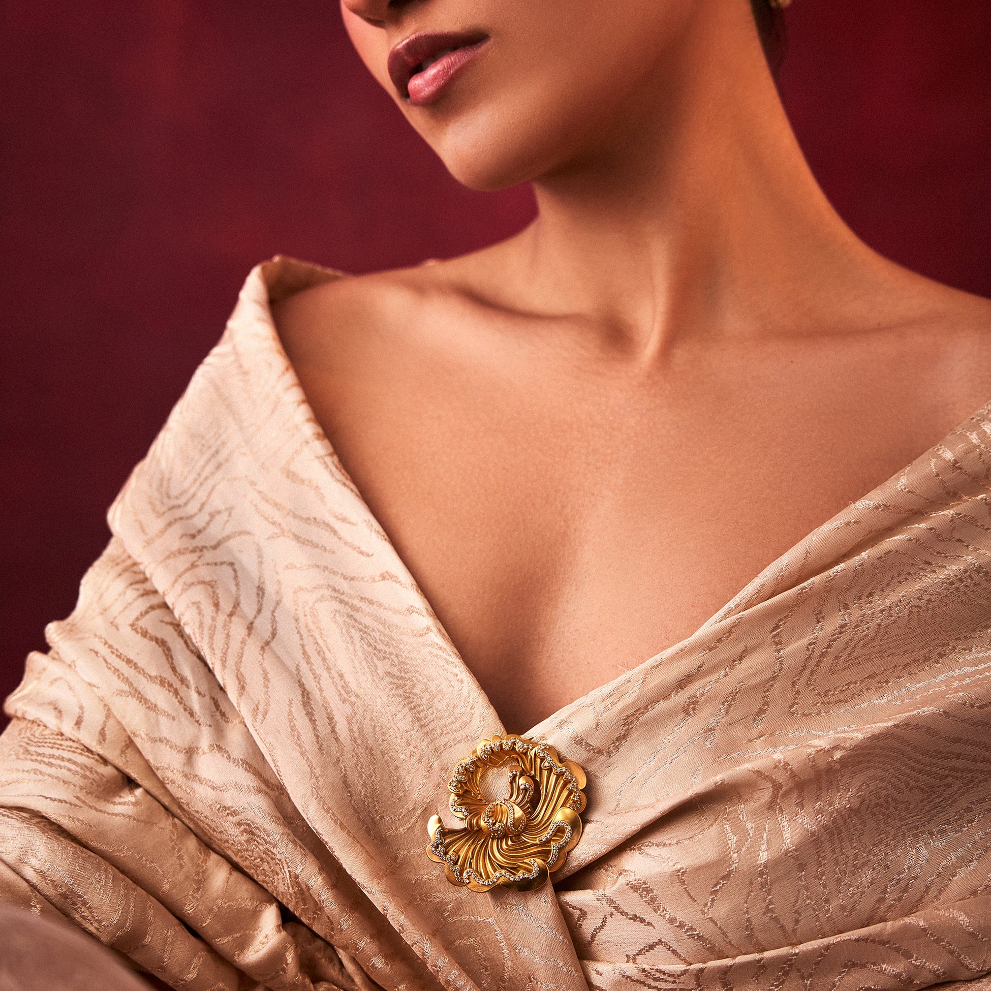 Odeta Pendant and Brooch with Chain by Ekaya Banaras thumbnail 4