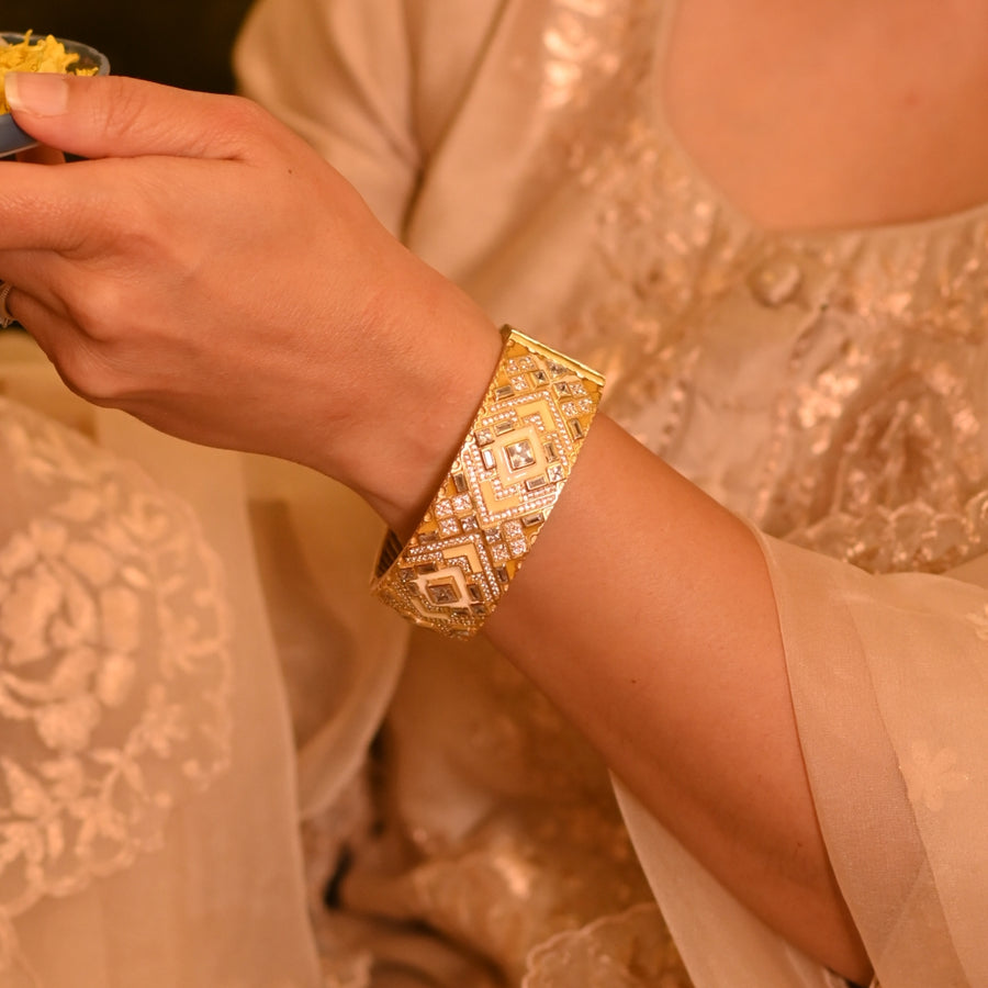 Amelia Bangle (openable)